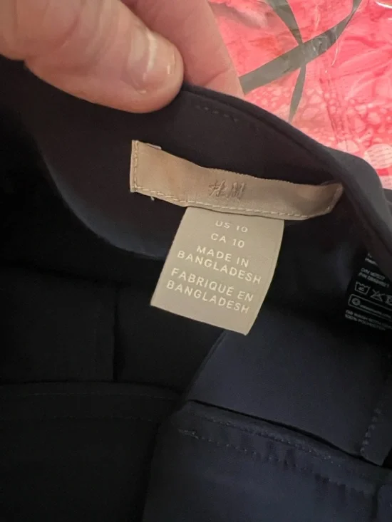 H&M Navy Tailored Shorts High Waist Pleated Chic Minimal Preppy Resort Size 10 - Picture 2 of 11